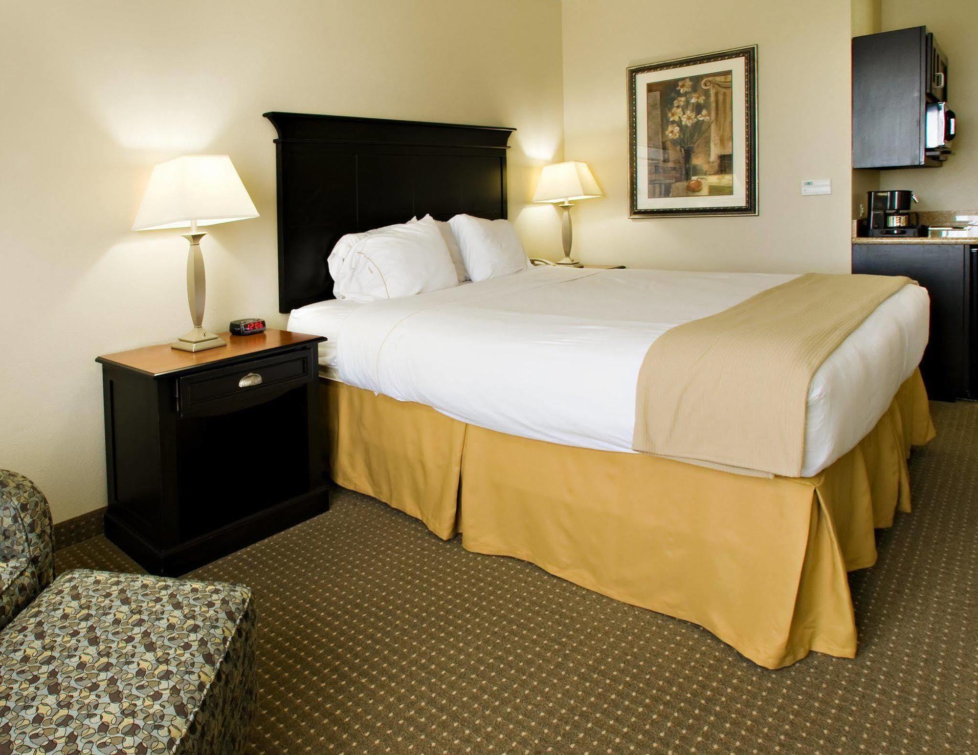 Holiday Inn Express Vernon College Area Highway 287 By Ihg Room photo